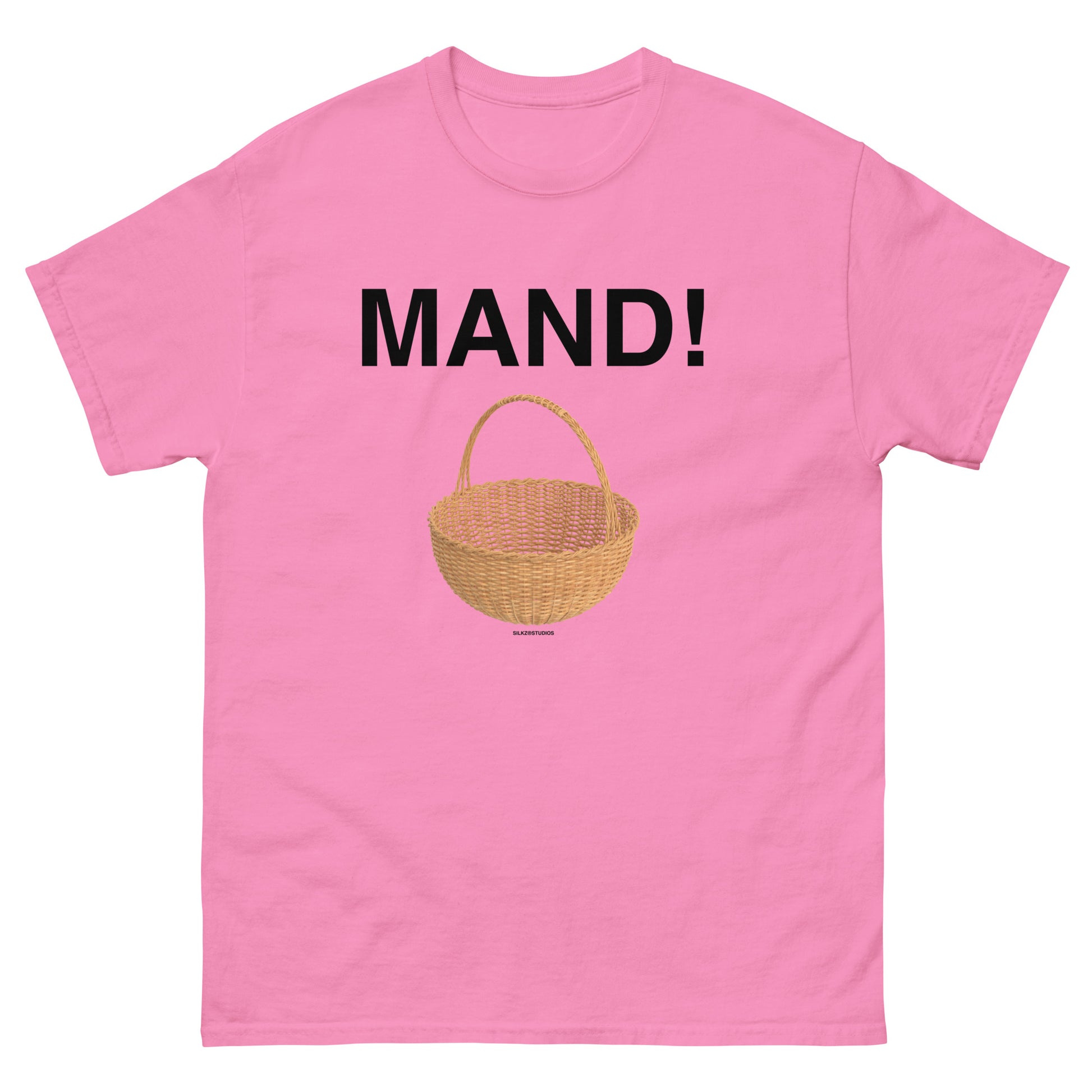 Roze Mand t-shirt unisex met zwarte tekst en afbeelding van een gevlochten mand