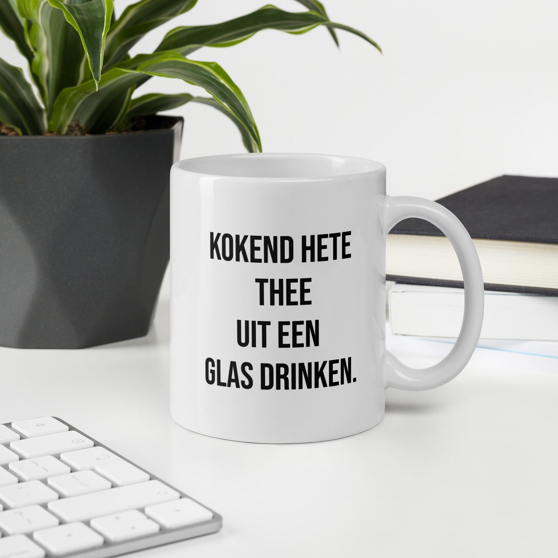 ''Kokend hete thee, uit een glas drinken'' Mok